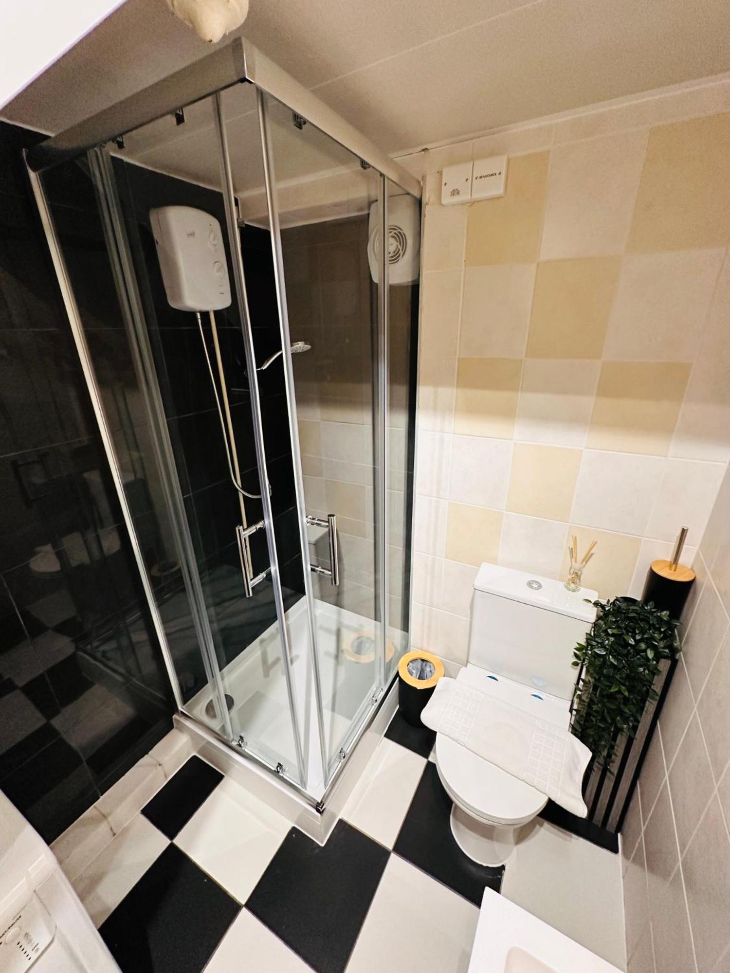 R2 - Elegant Private Room Opposite Queen Elizabeth Hospital - Harborne Birmingham Dış mekan fotoğraf