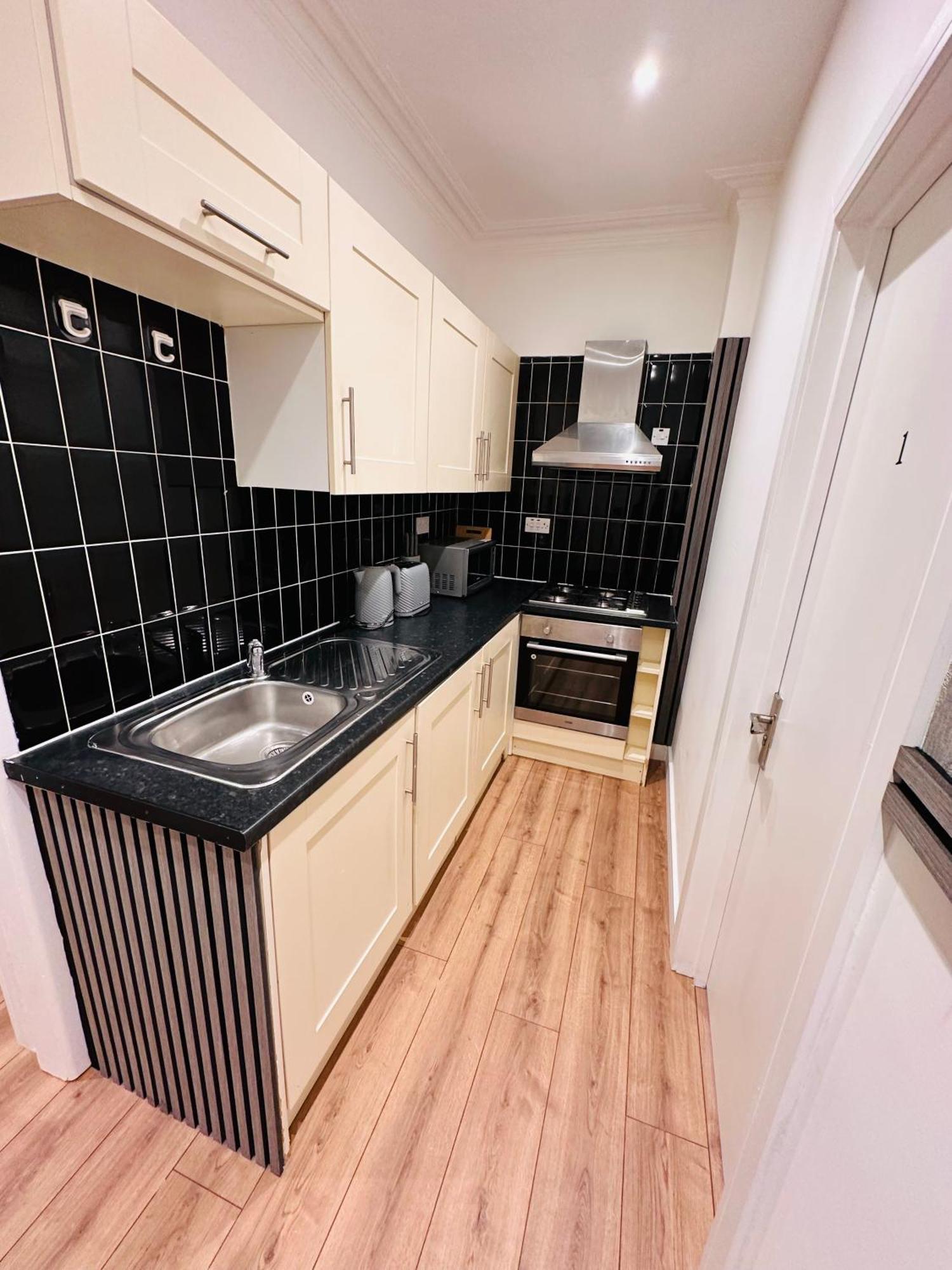 R2 - Elegant Private Room Opposite Queen Elizabeth Hospital - Harborne Birmingham Dış mekan fotoğraf